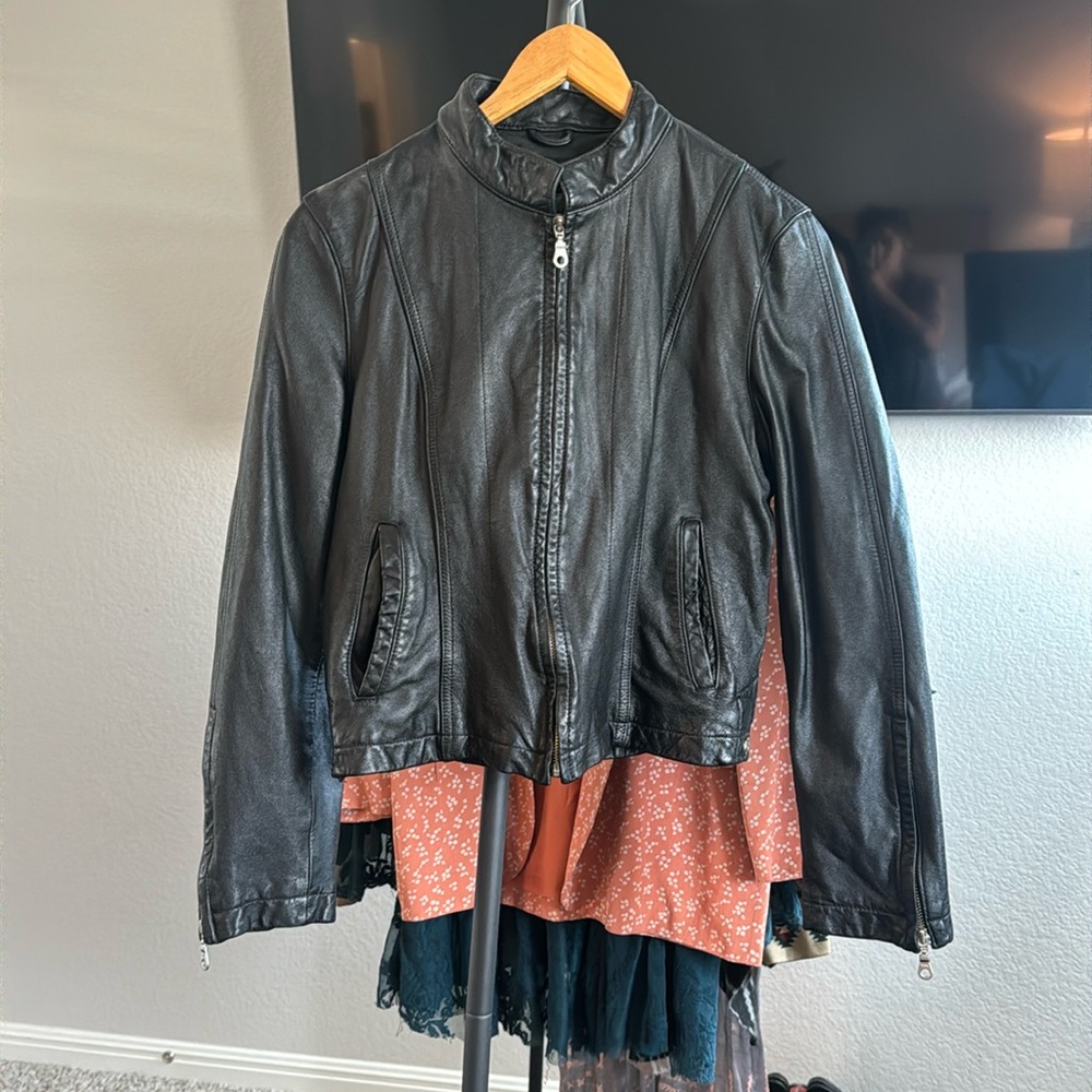 Medium ladies Wilson’s Leather Jacket vintage